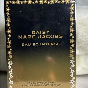 Marc Jacobs Daisy Eau So Intense Perfume